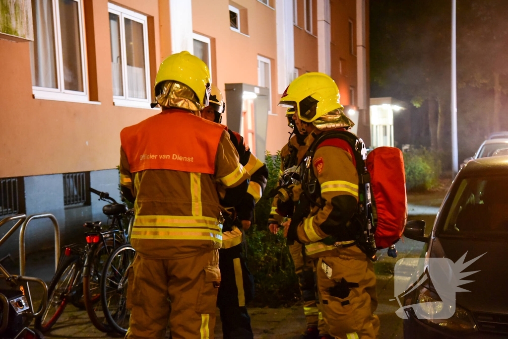 Flinke brand in kelderruimte portiekflat