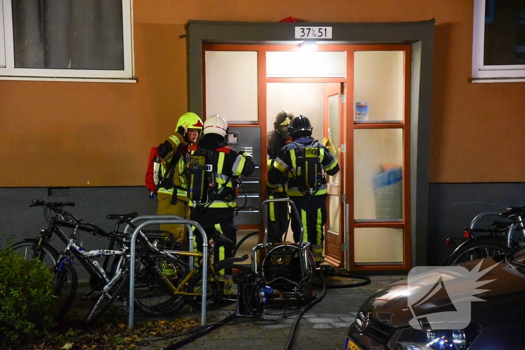 Flinke brand in kelderruimte portiekflat