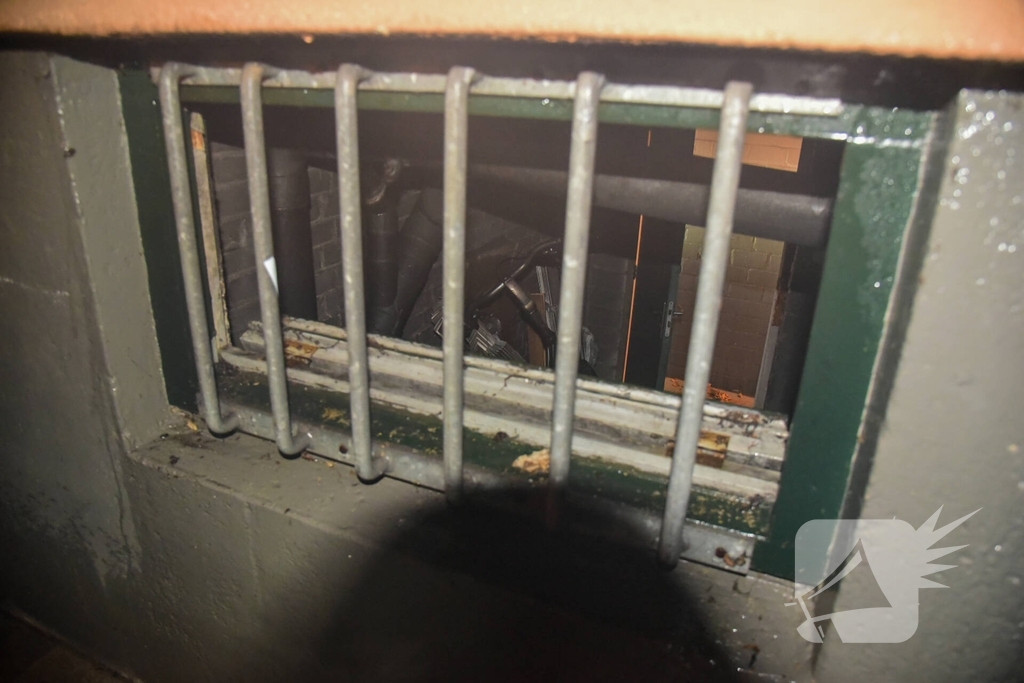 Flinke brand in kelderruimte portiekflat