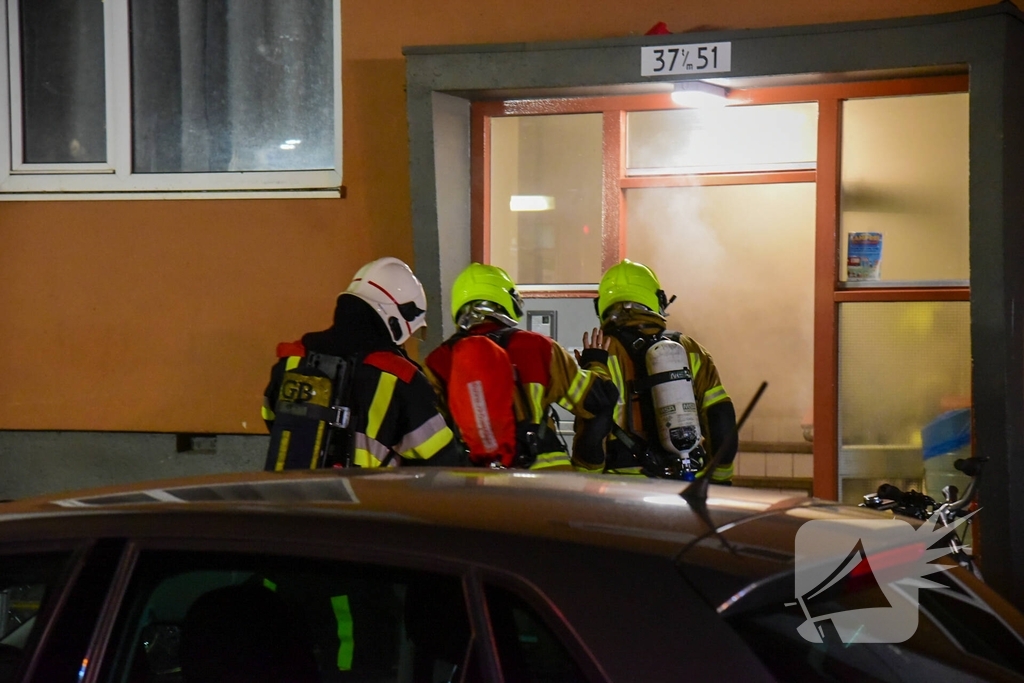 Flinke brand in kelderruimte portiekflat