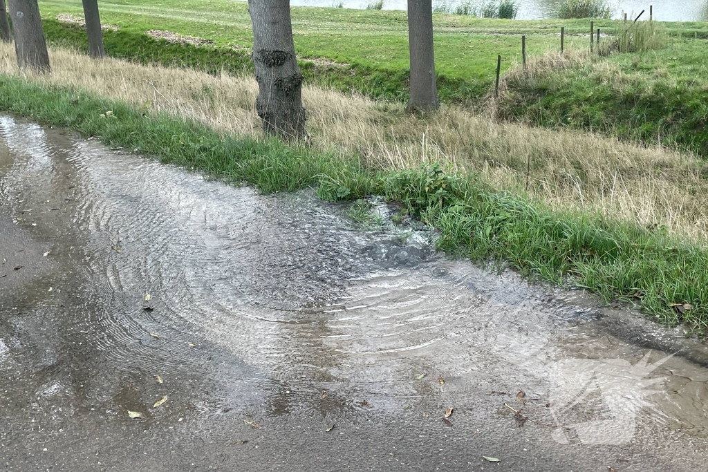 Waterlekkage langs dijk