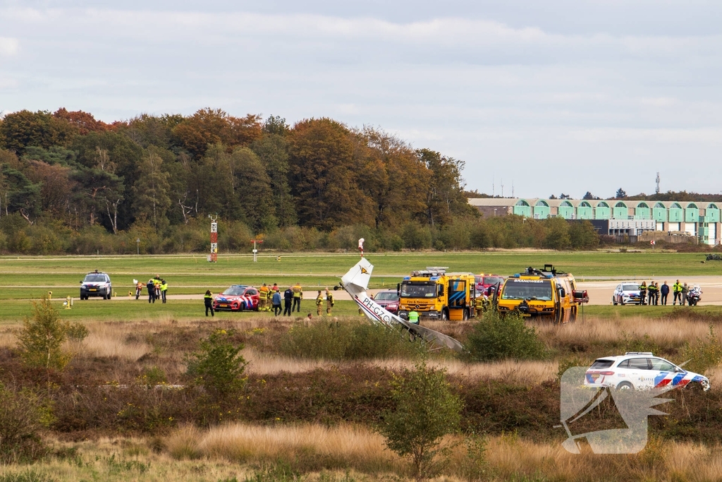 Vliegtuig komt bij landing in de grond terecht