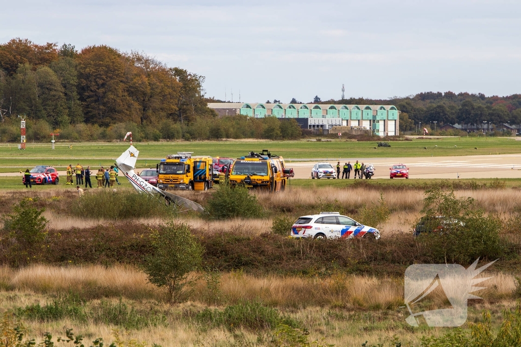 Vliegtuig komt bij landing in de grond terecht