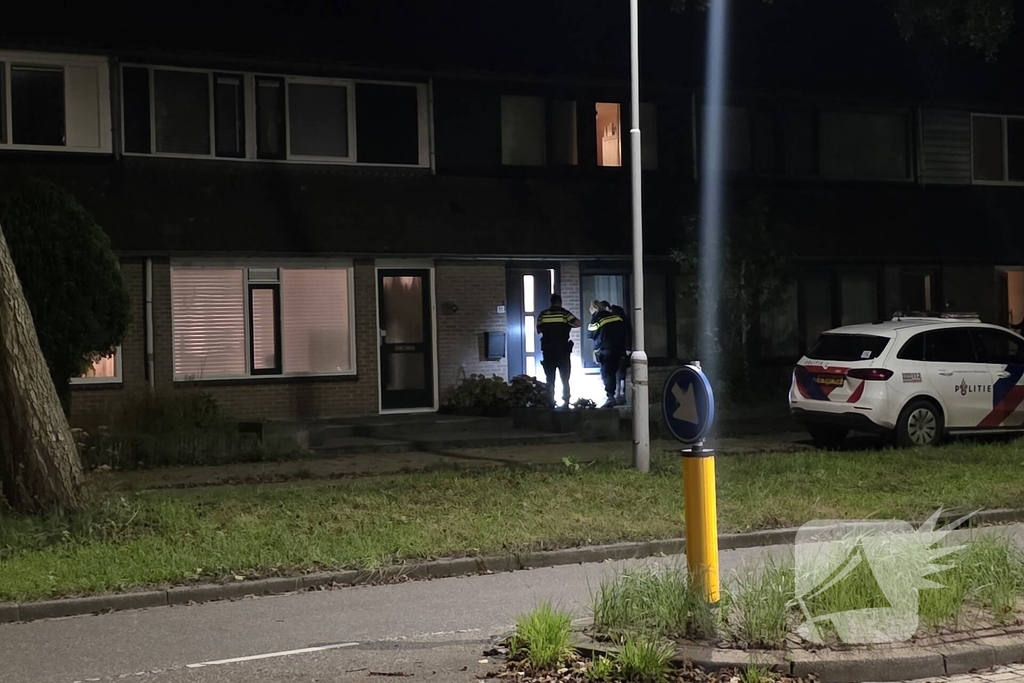 Vuurwerk ontploft bij voordeur woning