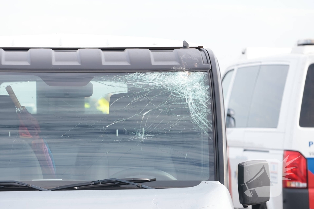 Wielrenner zwaargewond na botsing met brommobiel