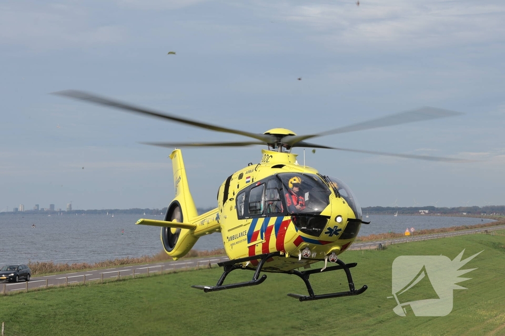 Wielrenner zwaargewond na botsing met brommobiel