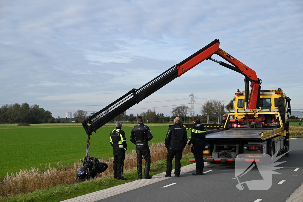 Motorrijder in sloot bij ongeval