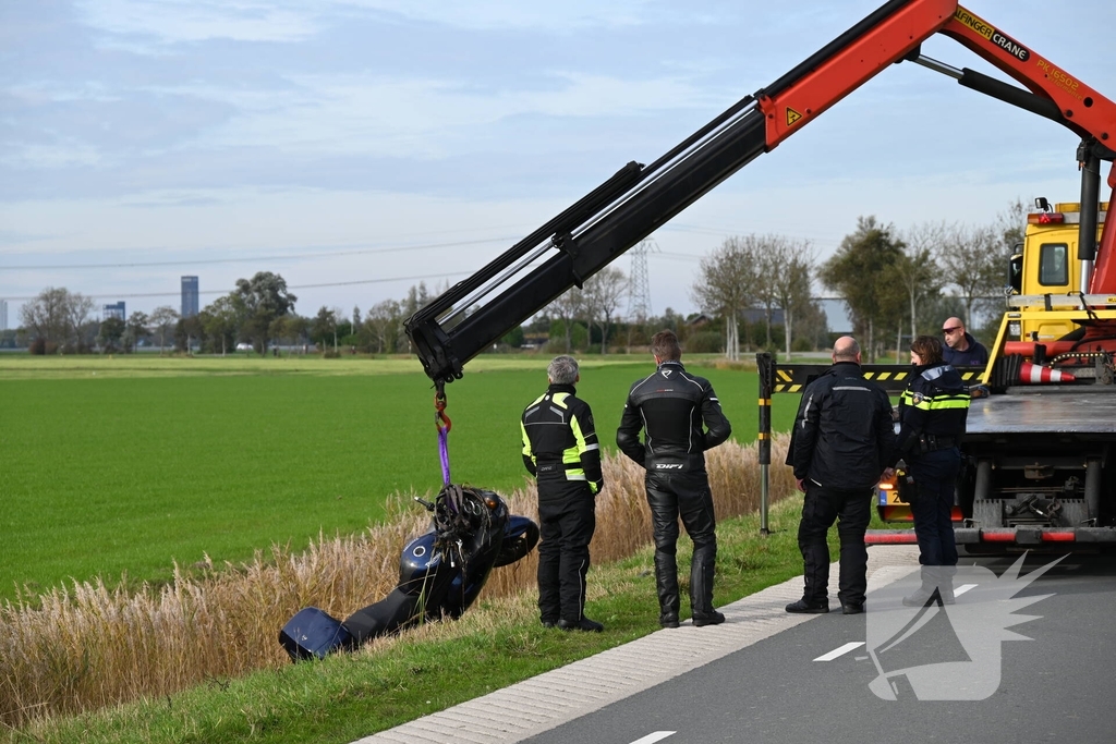 Motorrijder in sloot bij ongeval