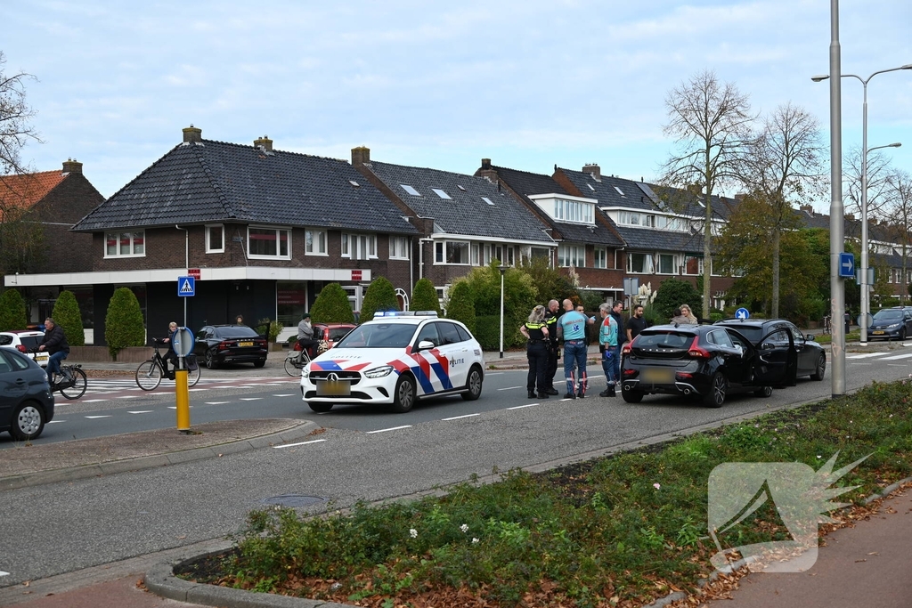 Twee auto's in botsing