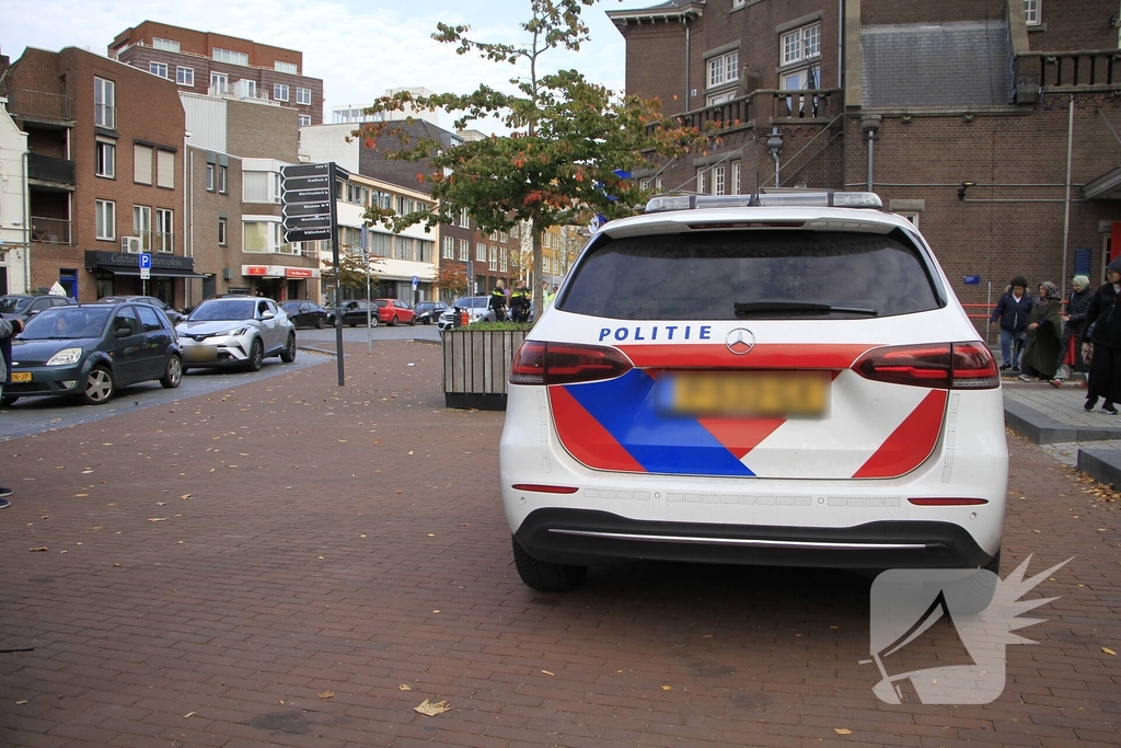 Persoon van spoor gehaald bij station