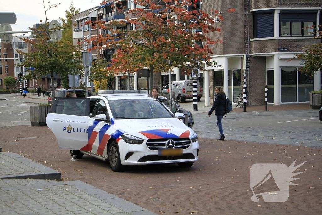 Persoon van spoor gehaald bij station
