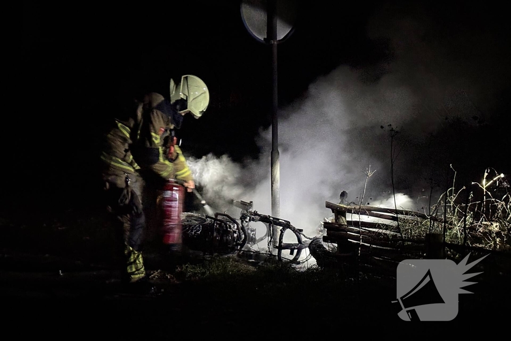 Scooter volledig verwoest door brand