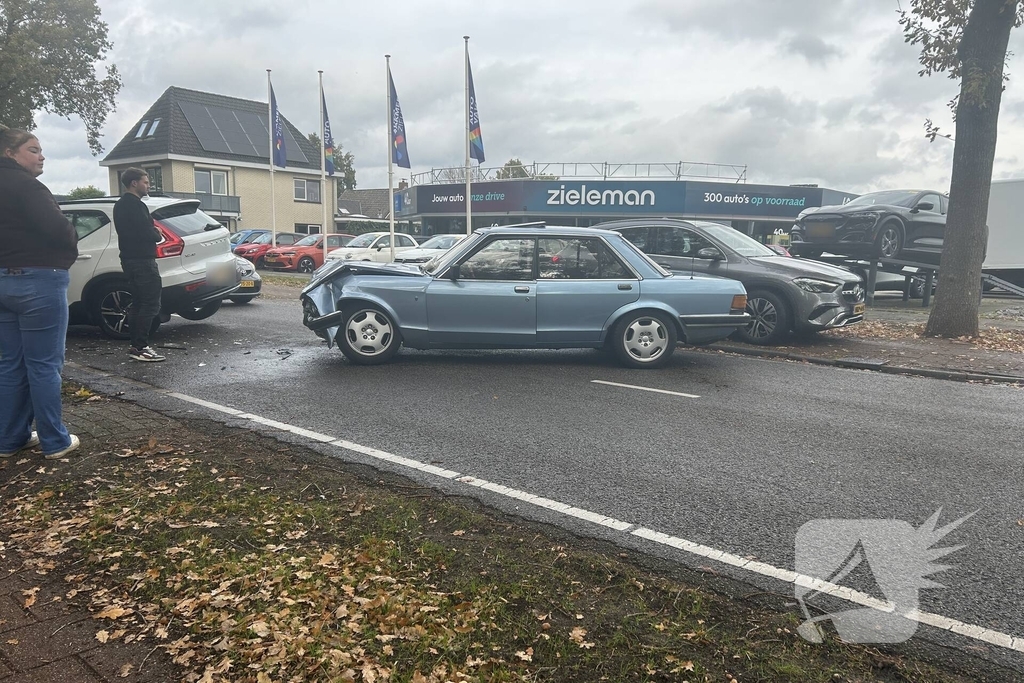 Auto's zwaar beschadigd na ongeluk