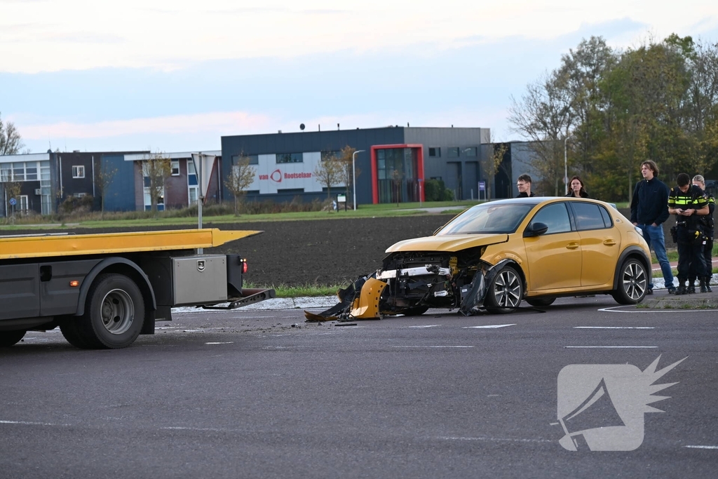 Schade maar geen gewonden bij aanrijding
