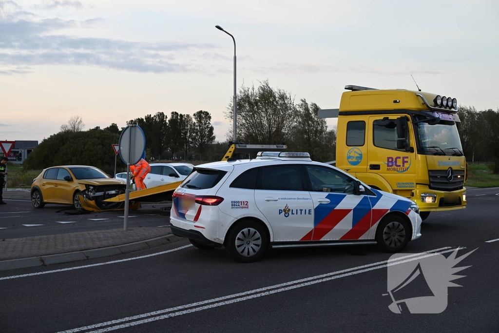Schade maar geen gewonden bij aanrijding