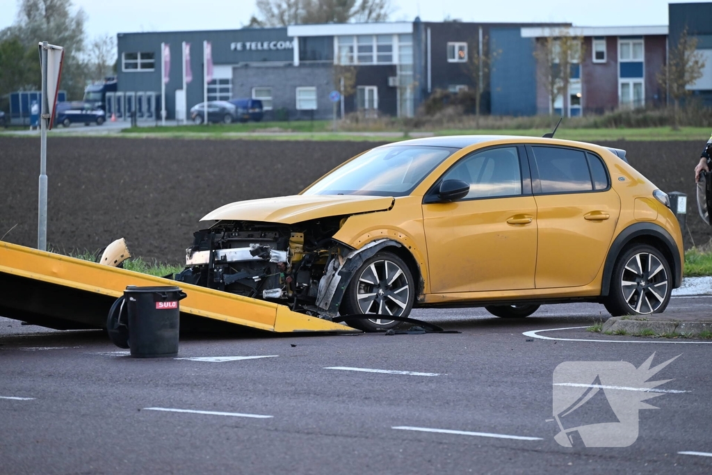 Schade maar geen gewonden bij aanrijding