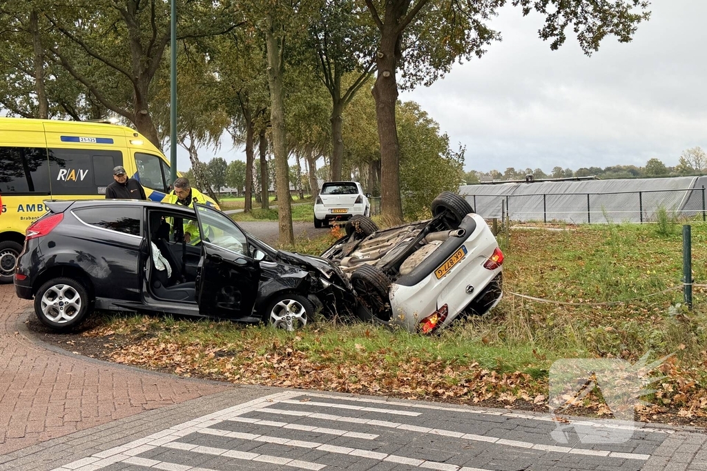 Meerdere auto's botsen bij zwaar ongeval