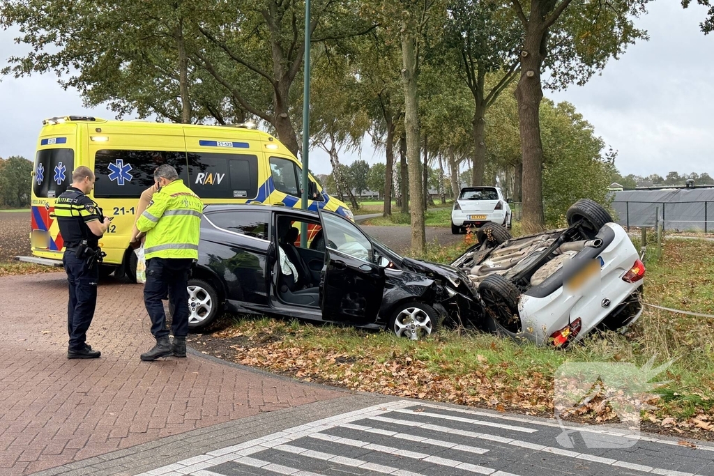 Meerdere auto's botsen bij zwaar ongeval