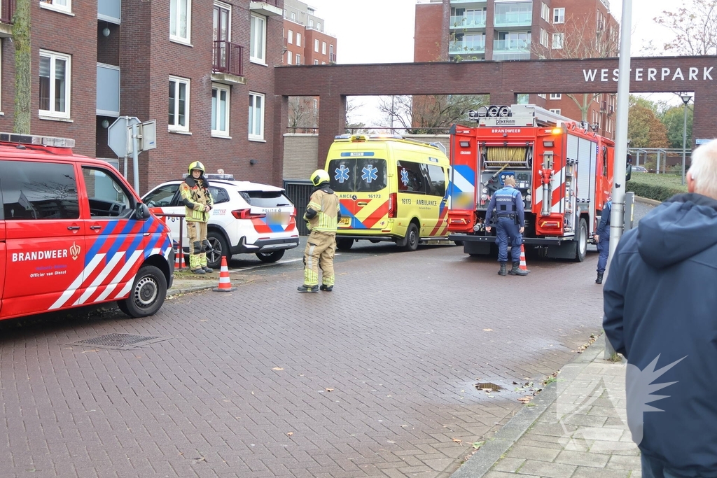 Auto crasht in parkeergarage