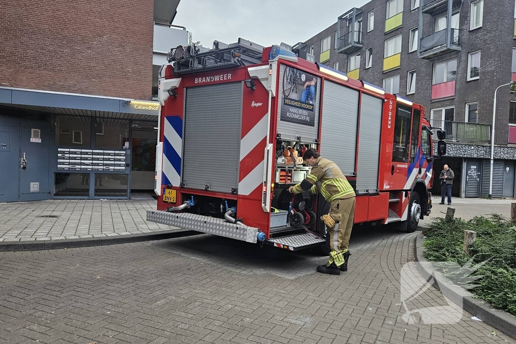 Mogelijke brand in flatgebouw