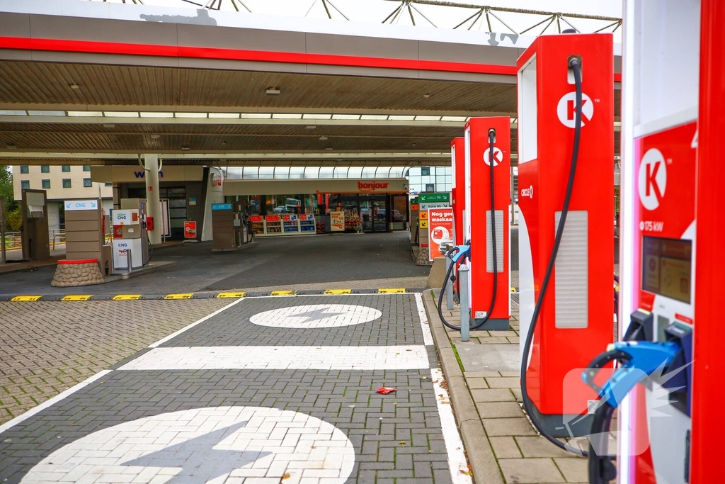 Ongeval leidt tot politieafsluiting bij autodealer