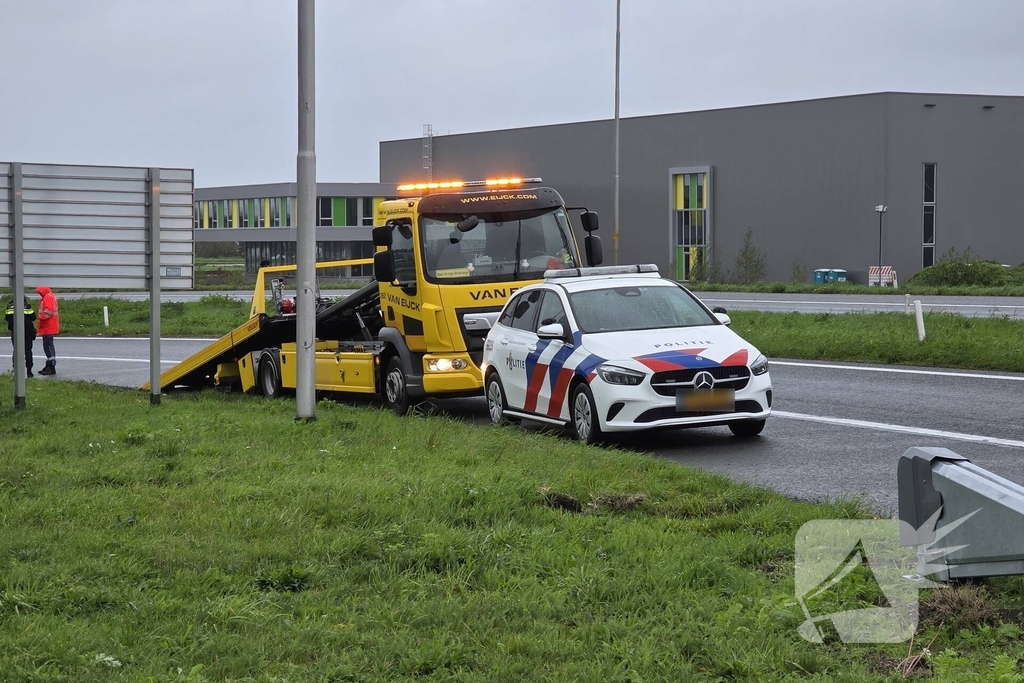 Automobilist raakt van de weg bij ongeval