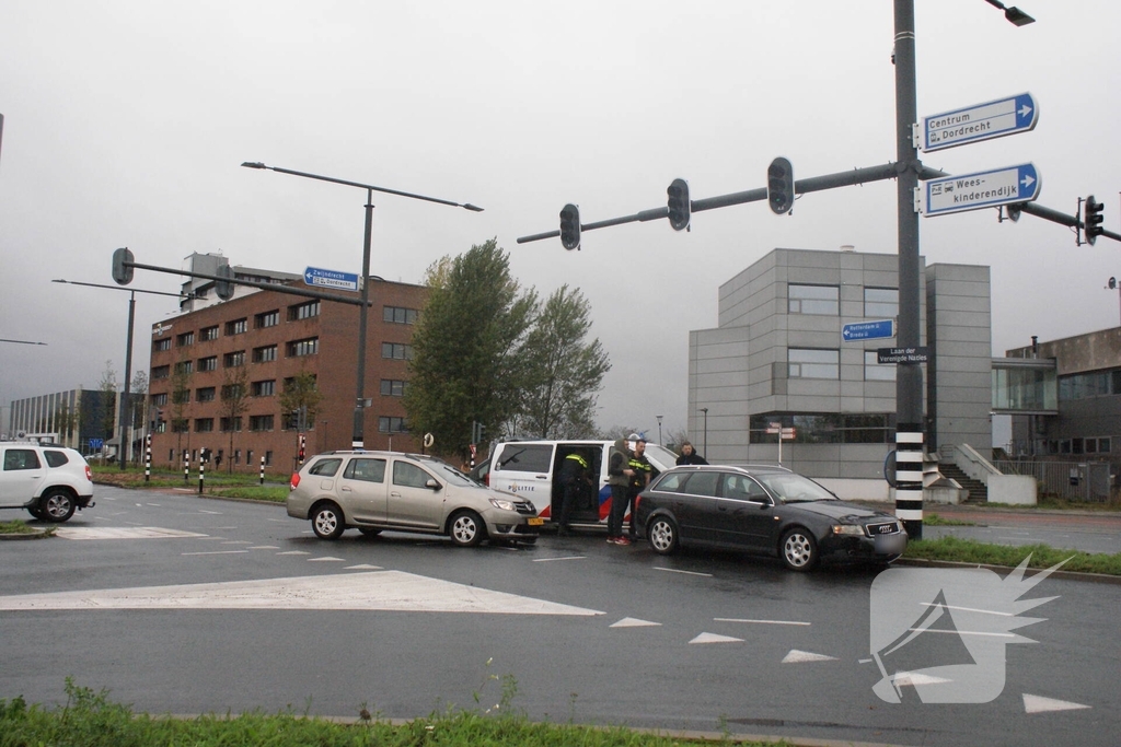 Aanrijding op kruispunt leidt tot verkeershinder