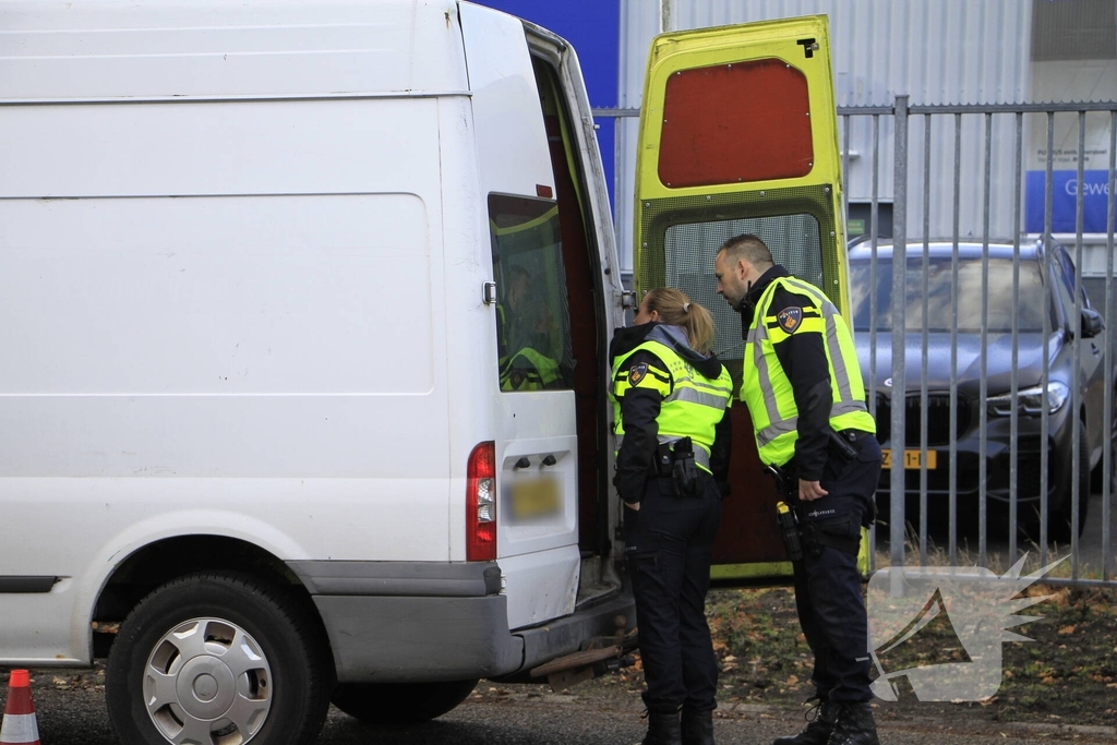 Uitgebreide controle op parkeerplaats winkel