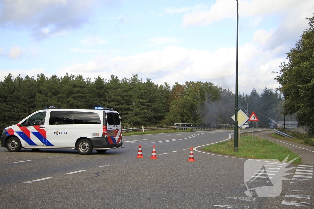 Brand op snelweg door botsing