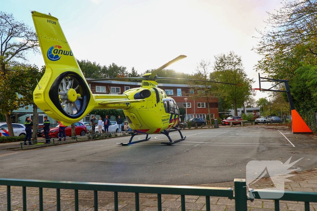 Piloot landt traumaheli op krap veldje