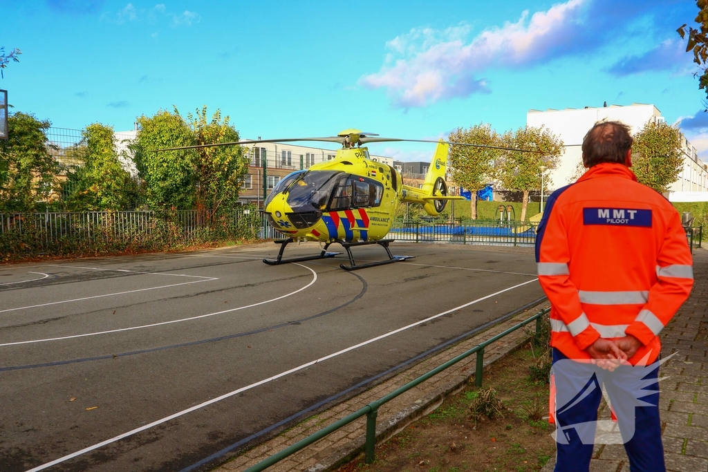 Piloot landt traumaheli op krap veldje