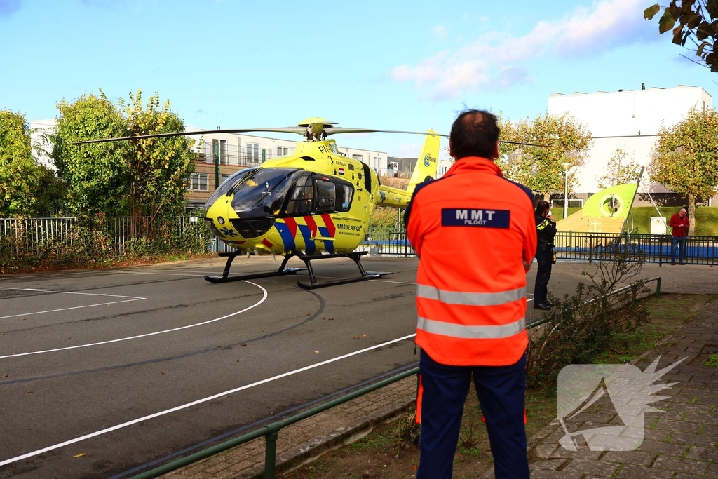 Piloot landt traumaheli op krap veldje