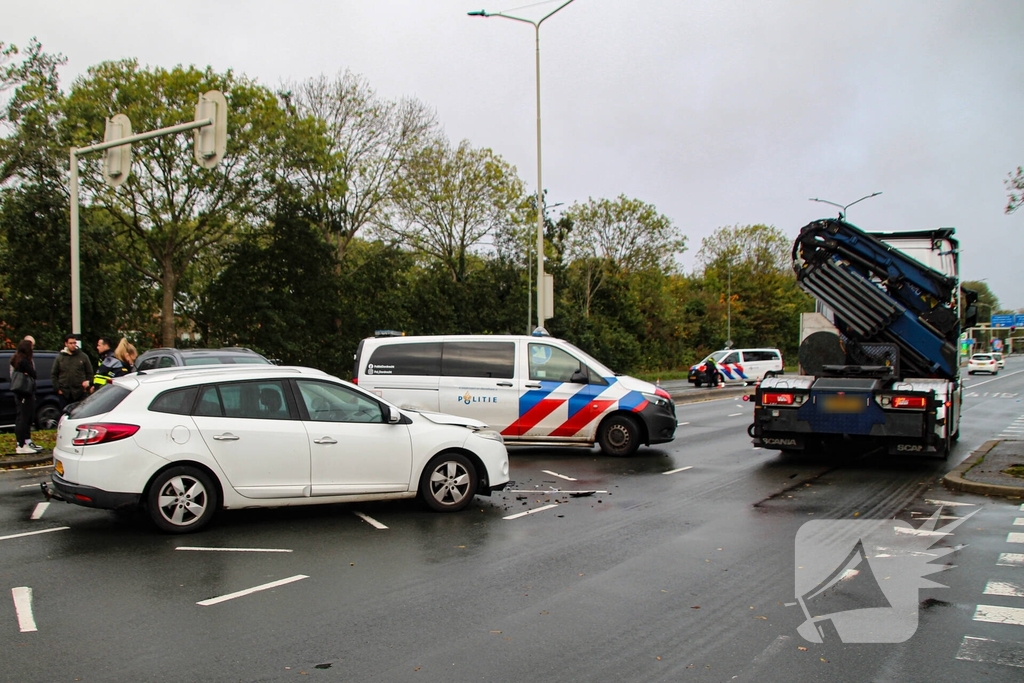 frontale botsing tussen twee voertuigen