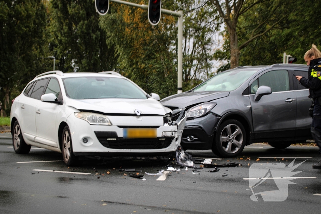 frontale botsing tussen twee voertuigen