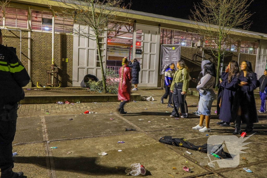 Dance event beëindigd door grote drukte