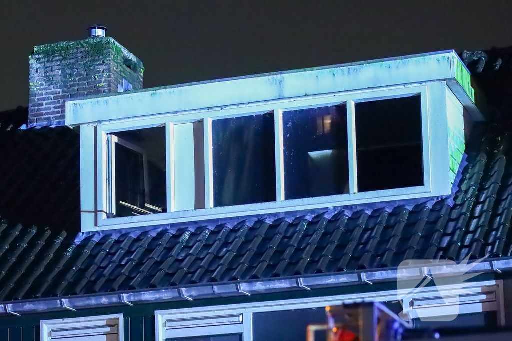 Zolderbrand leidt tot opschaling brandweer