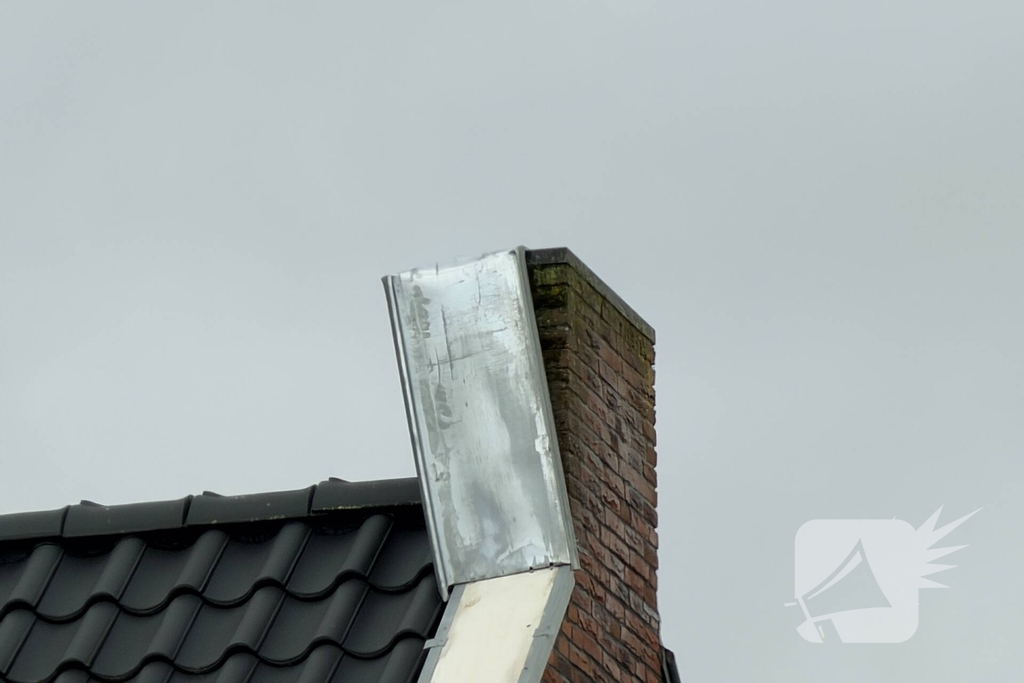 Losgekomen dakplaat zorgt voor ingrijpen brandweer