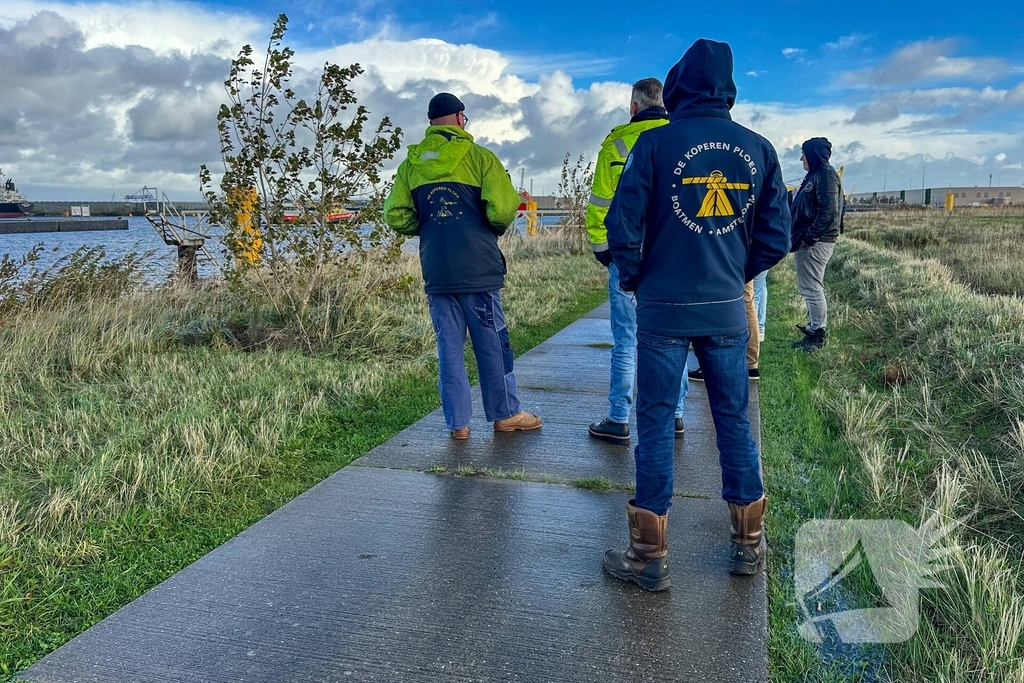 Hulpdiensten zoeken vermiste opvarenden