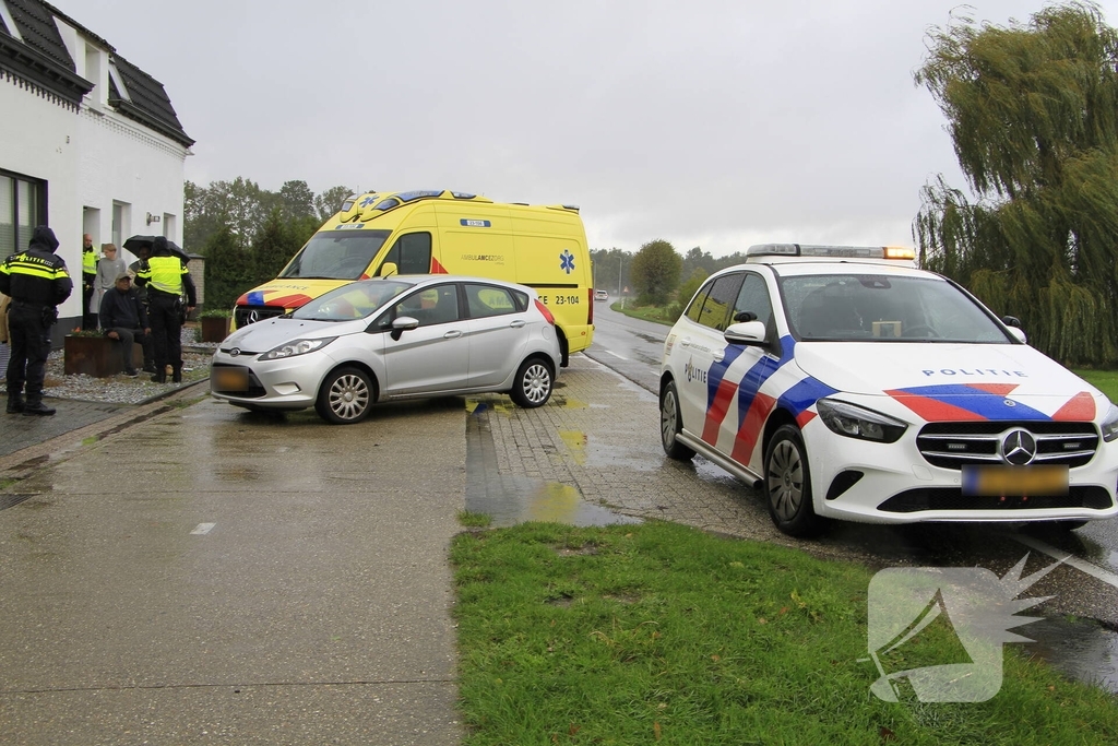 Crossmotor geschept door auto tijdens ongeval