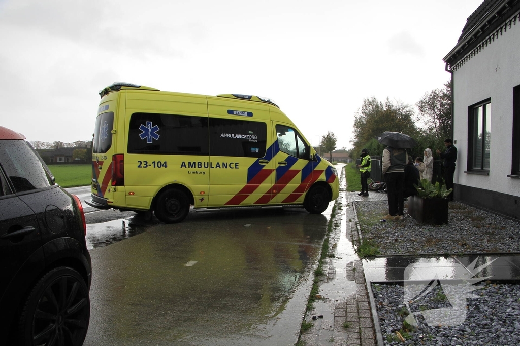 Crossmotor geschept door auto tijdens ongeval