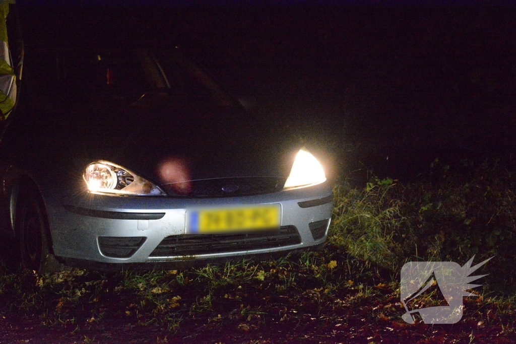 Auto beschadigd na botsing met koe