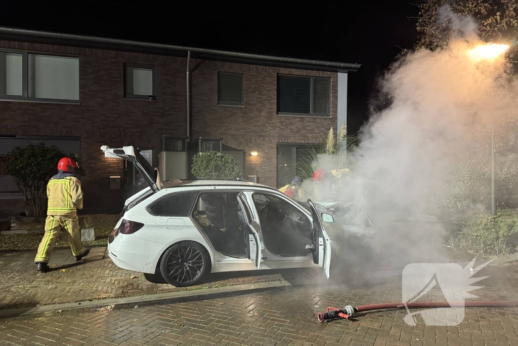 Autobrand zorgt voor schade en onderzoek