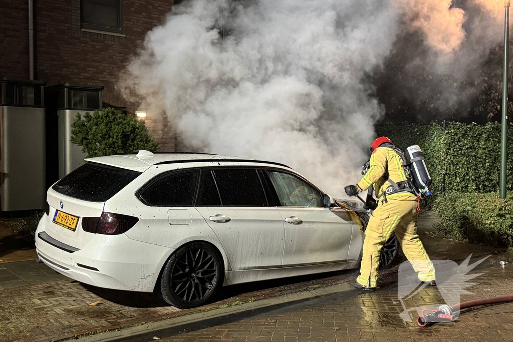 Autobrand zorgt voor schade en onderzoek