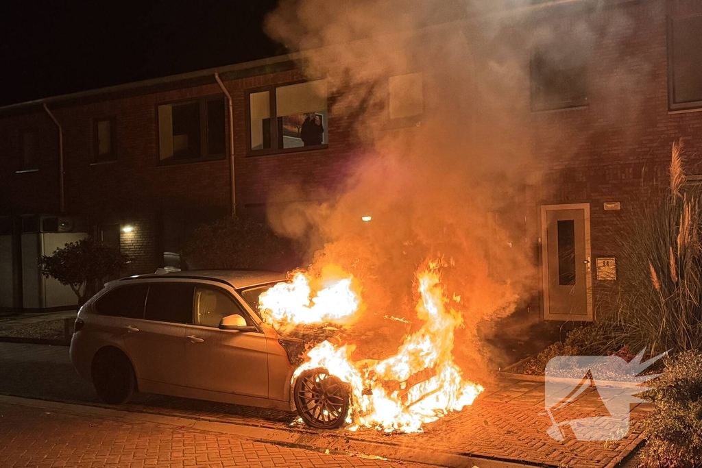 Autobrand zorgt voor schade en onderzoek