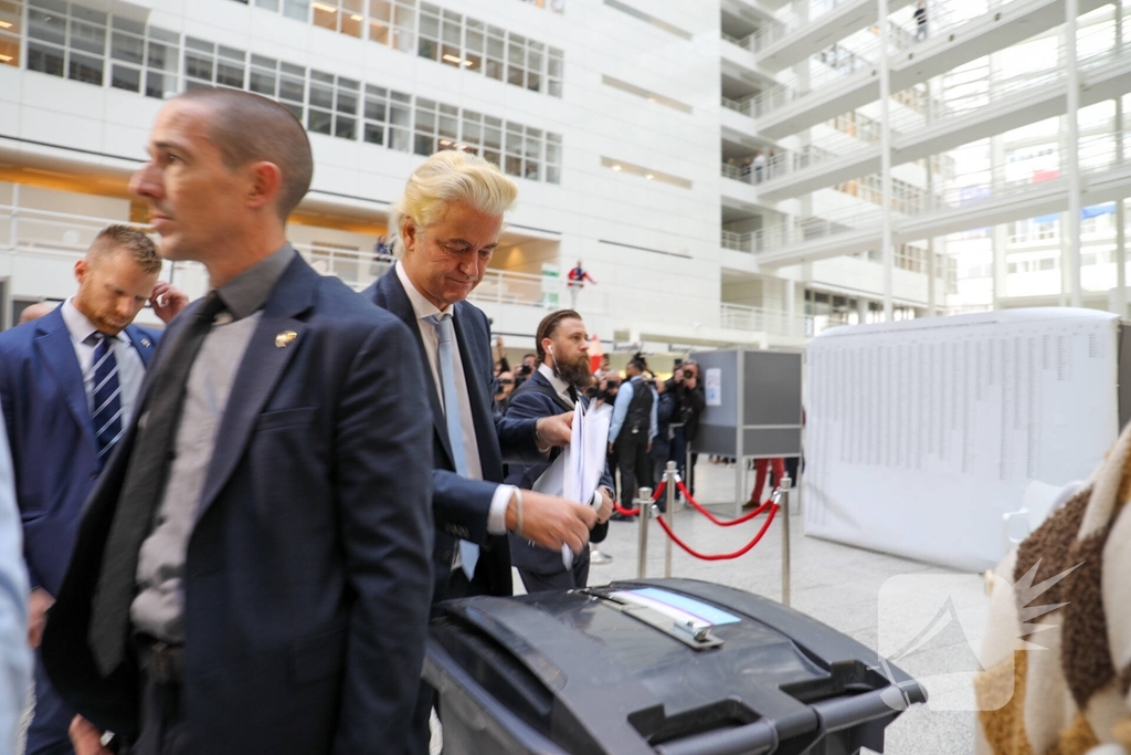 Grote belangstelling voor Wilders bij stembus