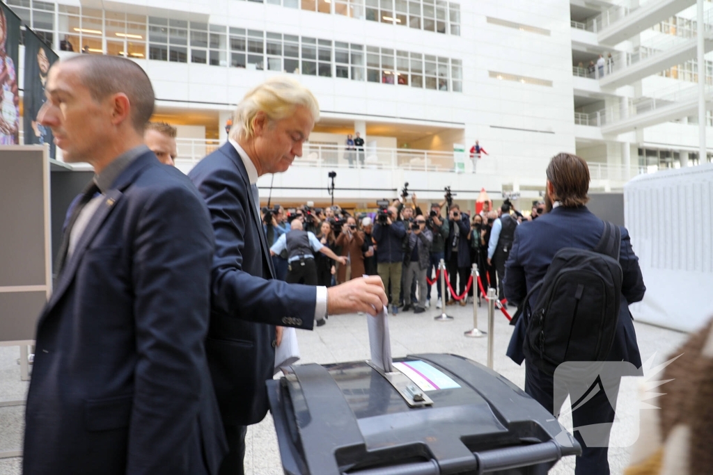 Grote belangstelling voor Wilders bij stembus