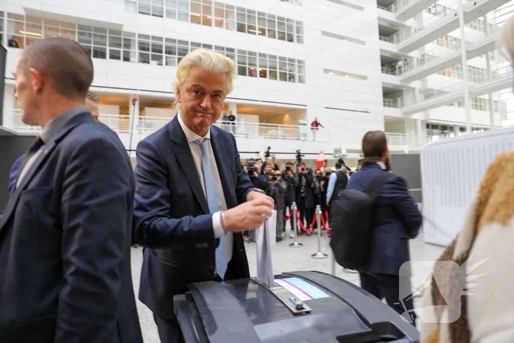 Grote belangstelling voor Wilders bij stembus
