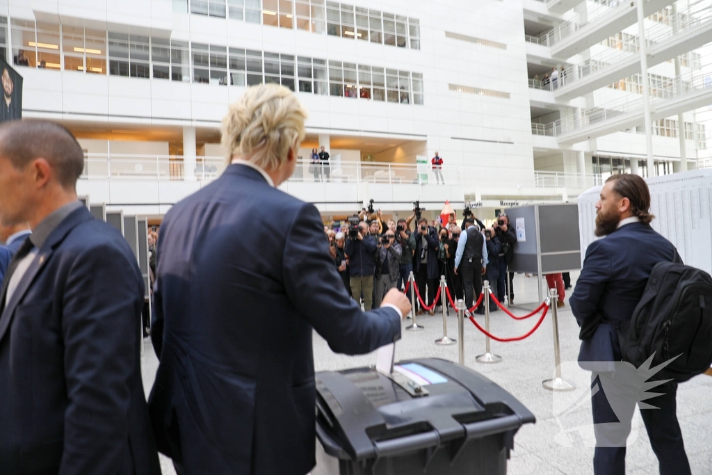 Grote belangstelling voor Wilders bij stembus