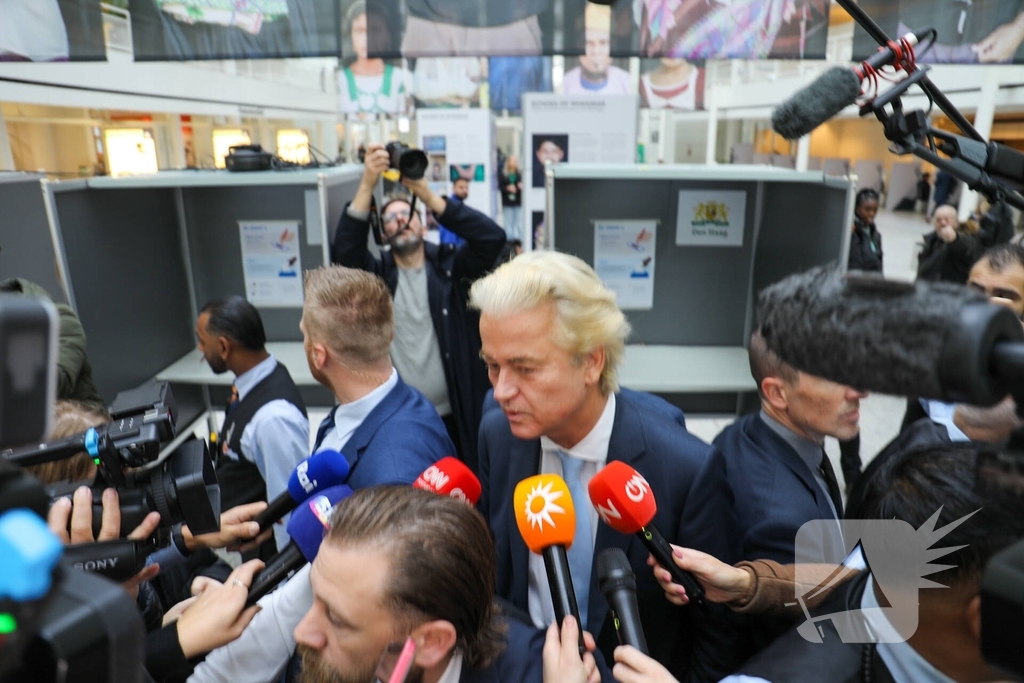 Grote belangstelling voor Wilders bij stembus