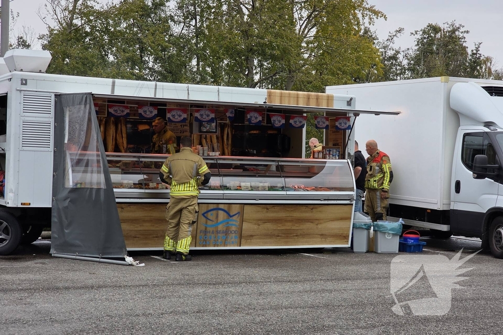 Viskraam brand snel onder controle